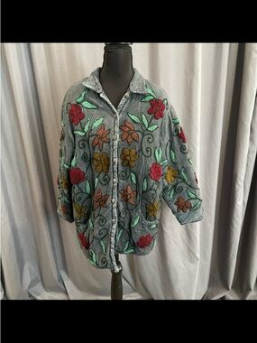 Papillon vintage quilted embroidered floral design, button-down coat small